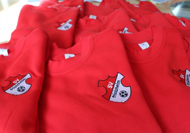 Veredelung mit Stickerei auf Sweatshirt - Verein